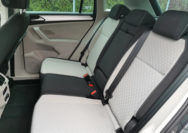 Volkswagen Tiguan cena 125000 przebieg: 40600, rok produkcji 2019 z Józefów małe 121